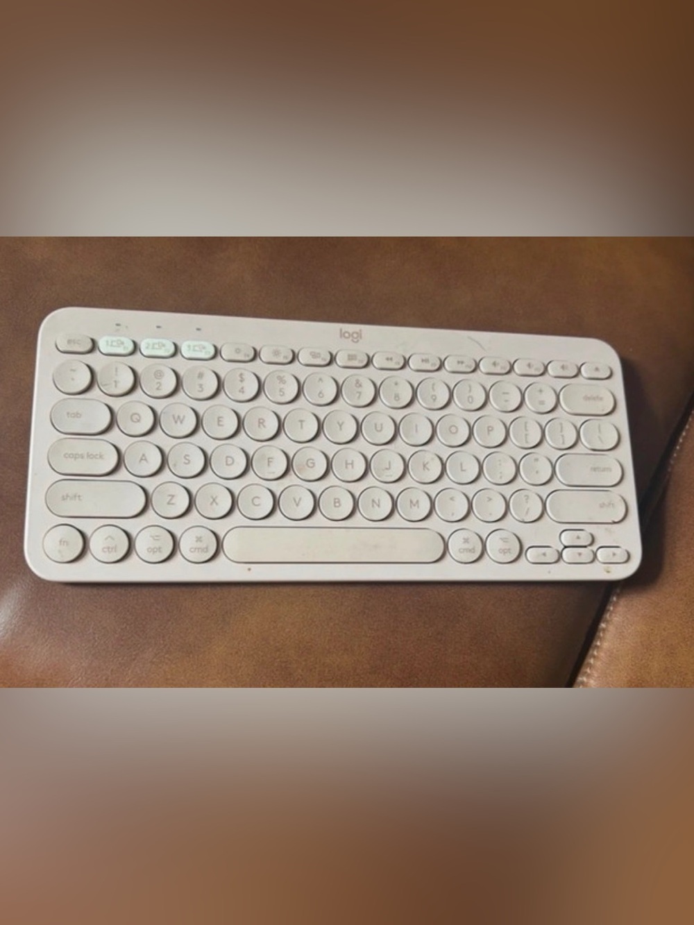Logitech Pink Round-Key Bluetooth Keyboard works great